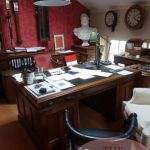 Escritorio antiguo en roble o caoba 3
