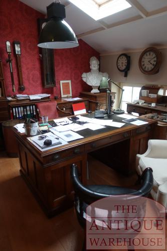 Escritorio antiguo en roble o caoba 3