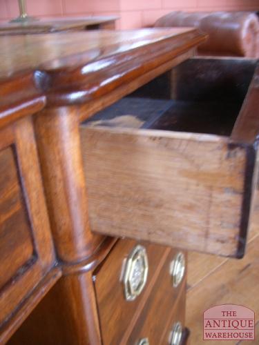Escritorio de caoba antiguo, circa 1860 3