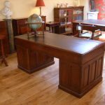 Escritorio militar inglés antiguo de caoba 2