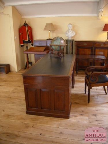 Escritorio militar inglés antiguo de caoba 3