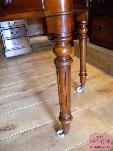 Mesa de escritura antigua de caoba 3
