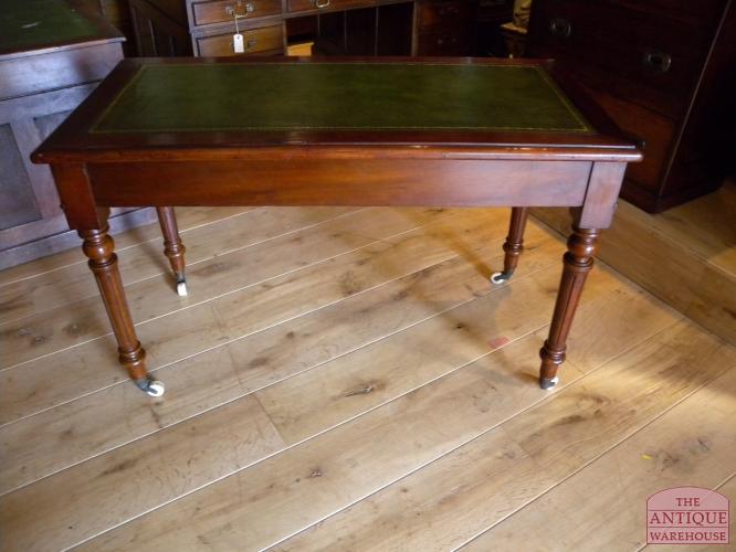 Mesa de escritura antigua de caoba 2
