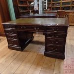 Escritorio inglés antiguo de madera de caoba 1