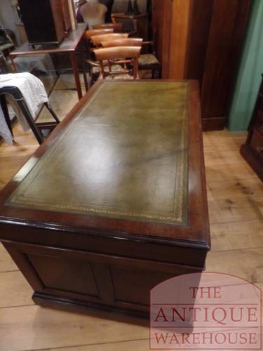 Escritorio inglés antiguo de madera de caoba 2