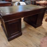 Escritorio inglés antiguo de madera de caoba 3