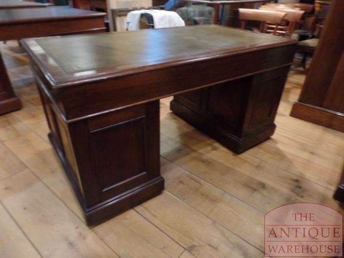 Escritorio inglés antiguo de madera de caoba 3