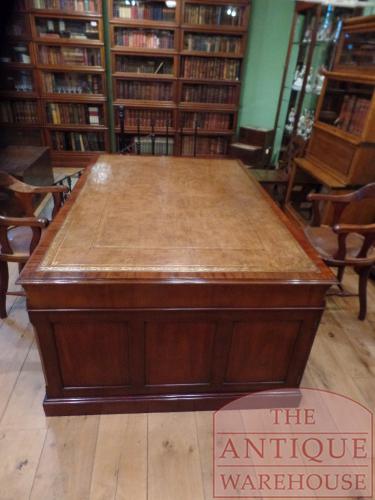 Escritorio de socios antiguo de madera de caoba 2