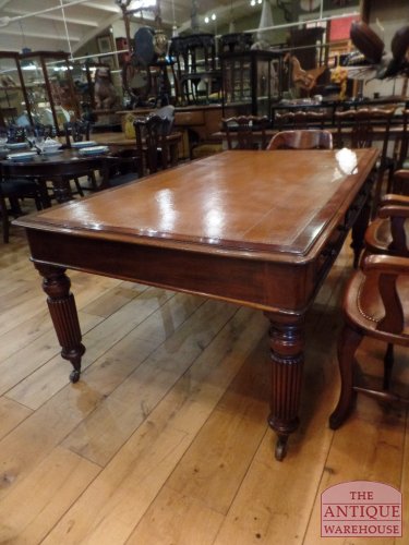 Escritorio antiguo de caoba circa 1880 con 6 cajones 2