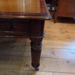 Escritorio antiguo de caoba circa 1880 con 6 cajones 3