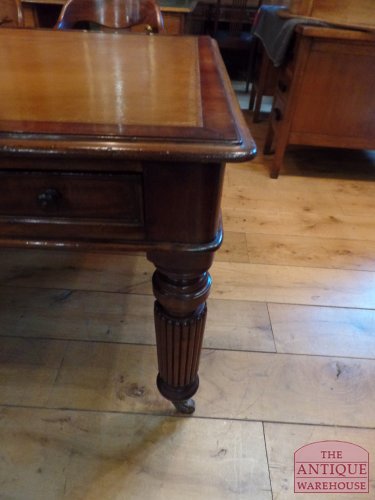 Escritorio antiguo de caoba circa 1880 con 6 cajones 3